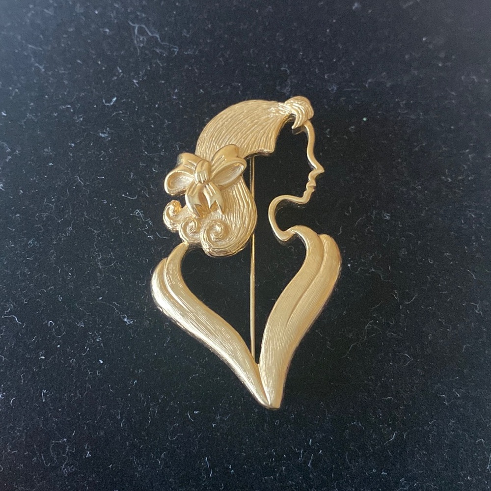 Vintage signed LR Lady Remington Gold Brush Tone Brooch